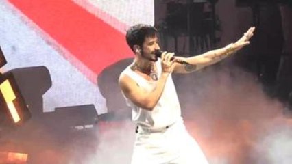 Camilo ofrece a su “tribu” en Cap Roig un show alegre y emotivo