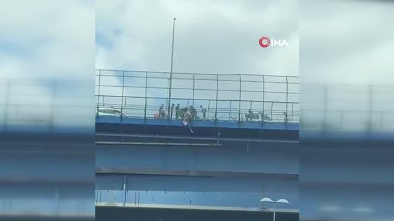 İntihar girişiminde bulunan şahsı polis düşeceği esnada ellerinden yakaladı