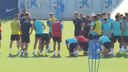 Video herunterladen: El Barça se prepara para el partido contra el Pumas del Trofeo Joan Gamper