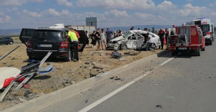 Son dakika haber... Çanakkale'de 2 otomobilin çarpıştığı kazada 2 kişi öldü, 5 kişi yaralandı
