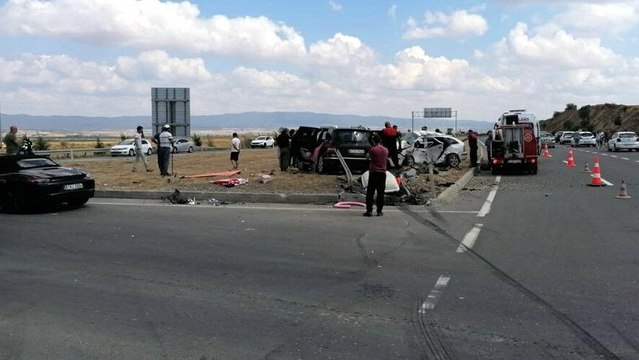 Çanakkale’de trafik kazası: Karı koca hayatın kaybetti