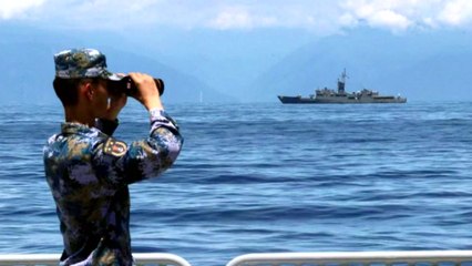 中, 군함서 찍은 타이완 초근접 사진 공개 / YTN