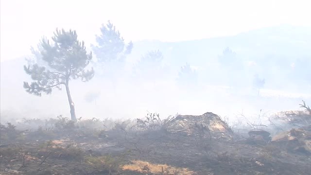 El incendio de Boiro continúa activo y triplica en un día la superficie quemada