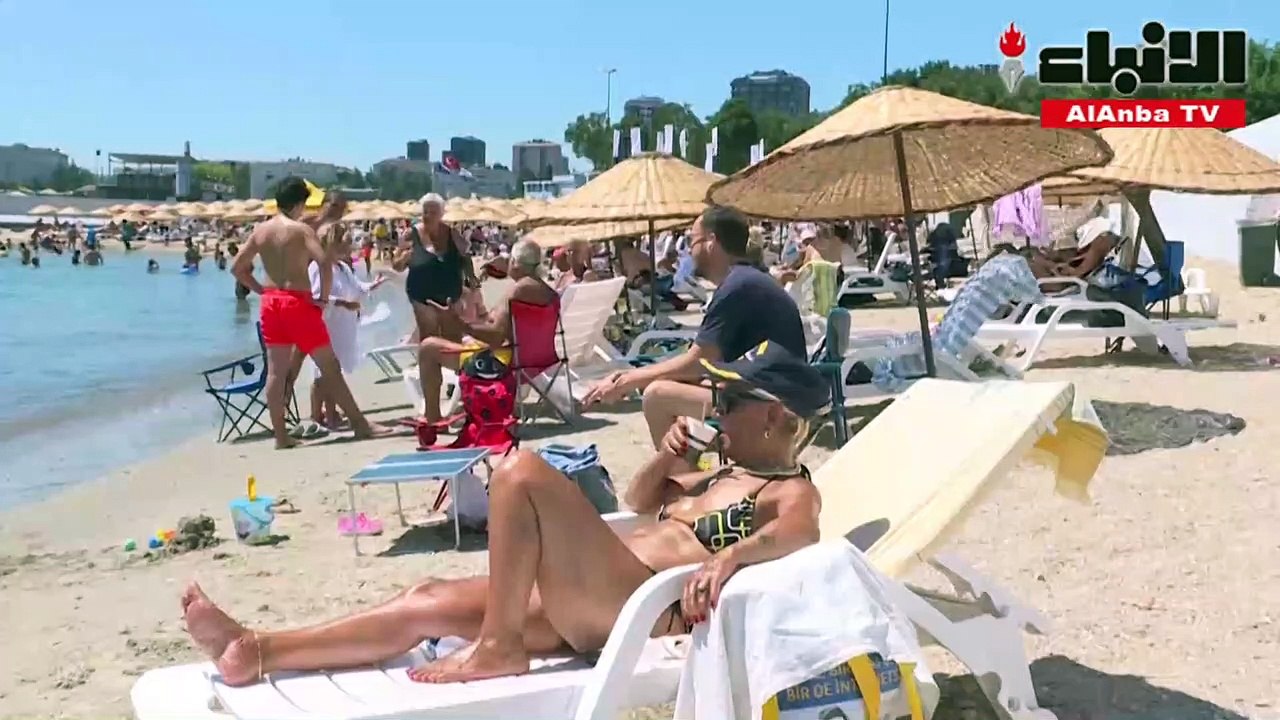 السباحة بين بحرين وقارتين في اسطنبول تشهد إقبالاً متزايداً