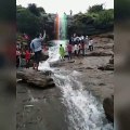 पानी में बनाया तिरंगा: भंवरमाता के झरने के नाम से अन्य वीडियो हो रहा वायरल