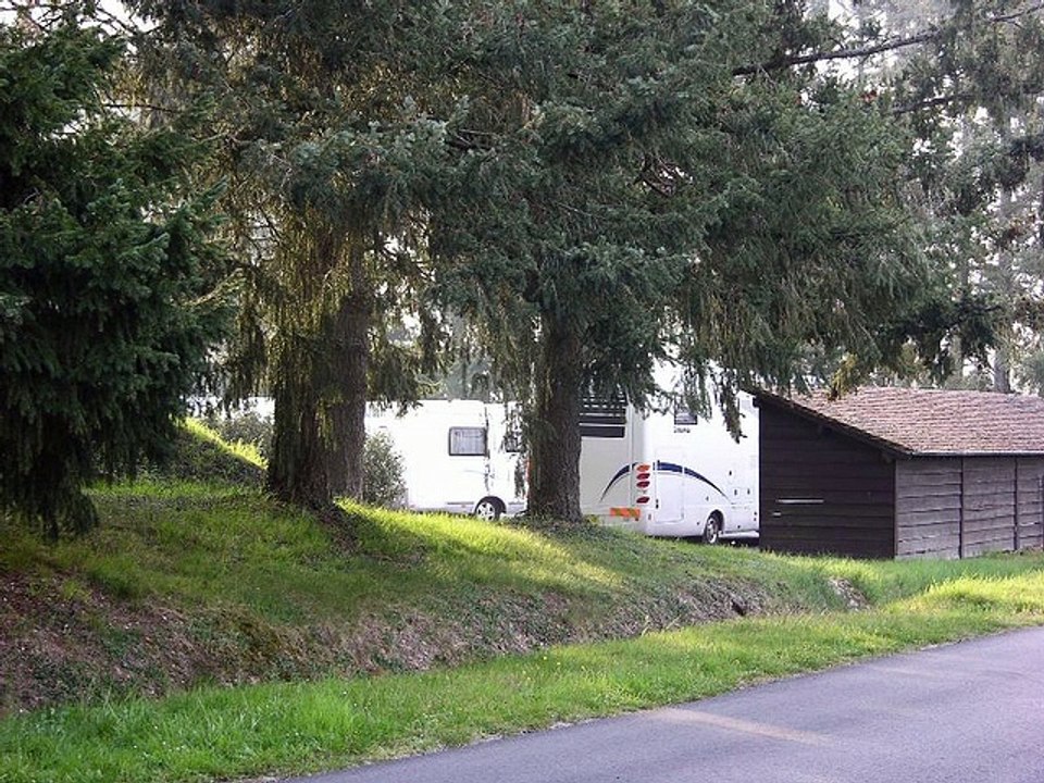 France (Aubigny_sur_Nere_ Aire_de_camping-car)