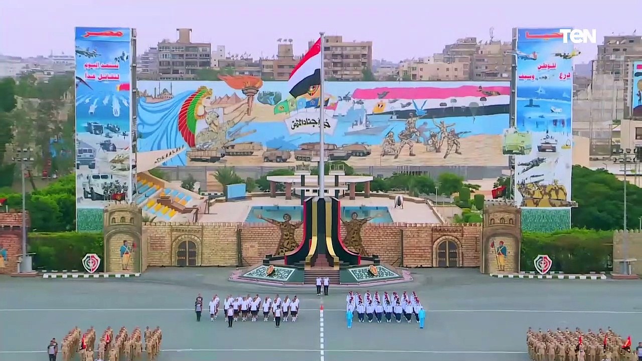 "حمت البلد من كل شر وسوء ومش حماية بالدم بس".. الرئيس السيسي يشيد بدور القوات المسلحة