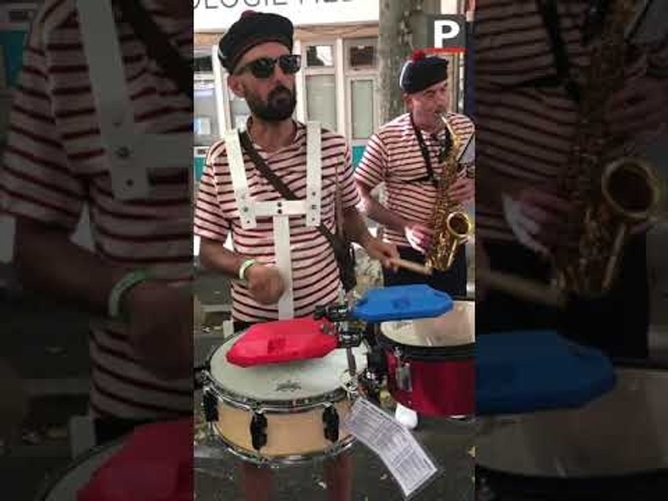 Les aubades envahissent les rues de Digne-les-Bains pour le Corso de la lavande