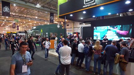 Brasileiros vão à feira de armas em Joinville