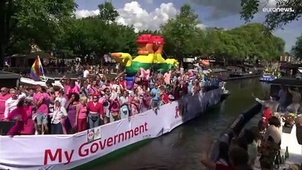 El desfile del Orgullo LGBT de Ámsterdam se celebra en los canales de la ciudad