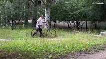 Seniores ucranianos fiéis à bicicleta