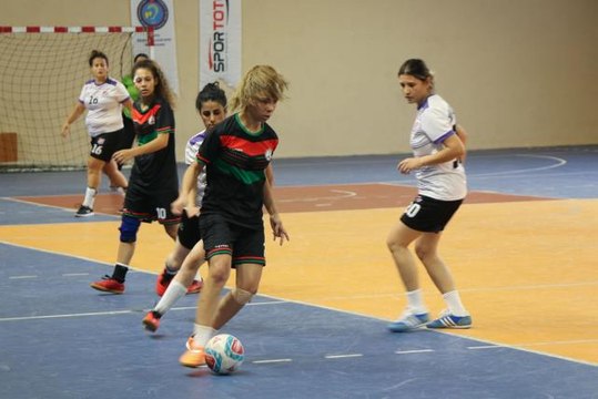 İşitme Engelliler Kadın Futsal Türkiye Şampiyonası sürüyor