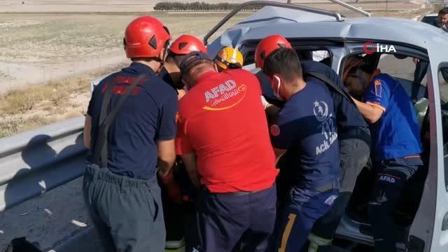 Kastamonu haberleri: Düğün konvoyundaki 3 araç tırla çarpıştı... Olay yerinde gözyaşı döken gelin yürekleri burktu
