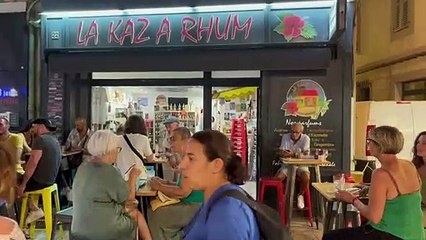 Martigues: le marché nocturne anime le centre de Jonquières