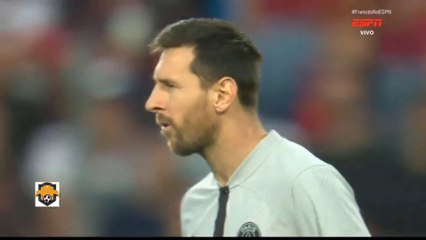 Neymar dá show e Messi marca um gol de bicicleta