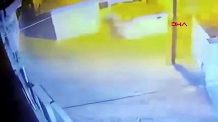 Batman'da polis karakoluna el yapımı patlayıcı atıldı