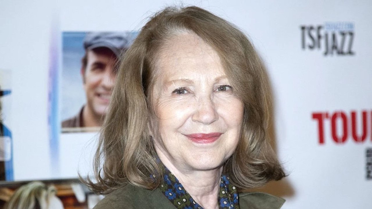 « Il vit avec ses morts » : Nathalie Baye fait des confidences sur Alain Delon