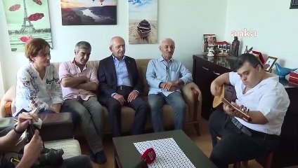 Kılıçdaroğlu, down sendromlu sanatçı Aras'ı ziyaret etti
