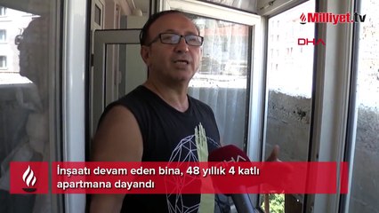 Apartman duvarı manzaralı balkonlar! 'Deprem olmuş gibi eve yaslanmış'