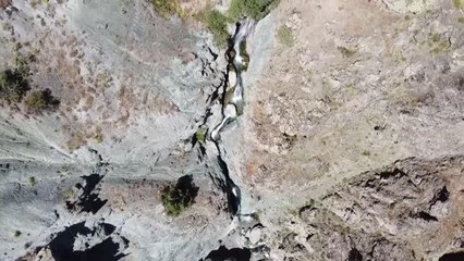 "Karacalar Şelalesi" doğa tutkunları tarafından keşfedilmeyi bekliyor