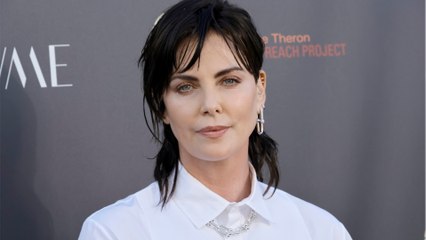 VOICI : Charlize Theron a 47 ans : la nuit où sa mère a tué son père