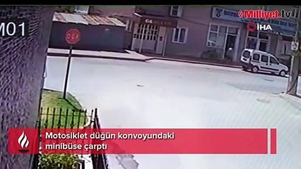 Motosiklet düğün konvoyundaki minibüse çarptı