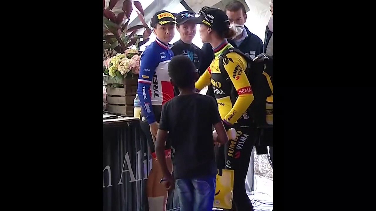 Open de Suède 2022 - Marianne Vos 1ère à l'arrivée mais disqualifiée, c'est Audrey Cordon-Ragot qui l'emporte !