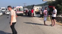 Son dakika haberi: İzmir'de yolcu minibüsü ile otomobil çarpıştı: 5 yaralı