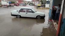 Afyon haber: Sandıklı'da sağanak yağış...10 iş yerini su bastı