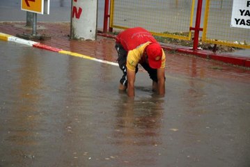 Sağanak hayatı olumsuz etkiledi