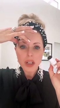 Creates Perfect brows in 5 seconds! Save time and stress shaping brows with the Stencil Kit