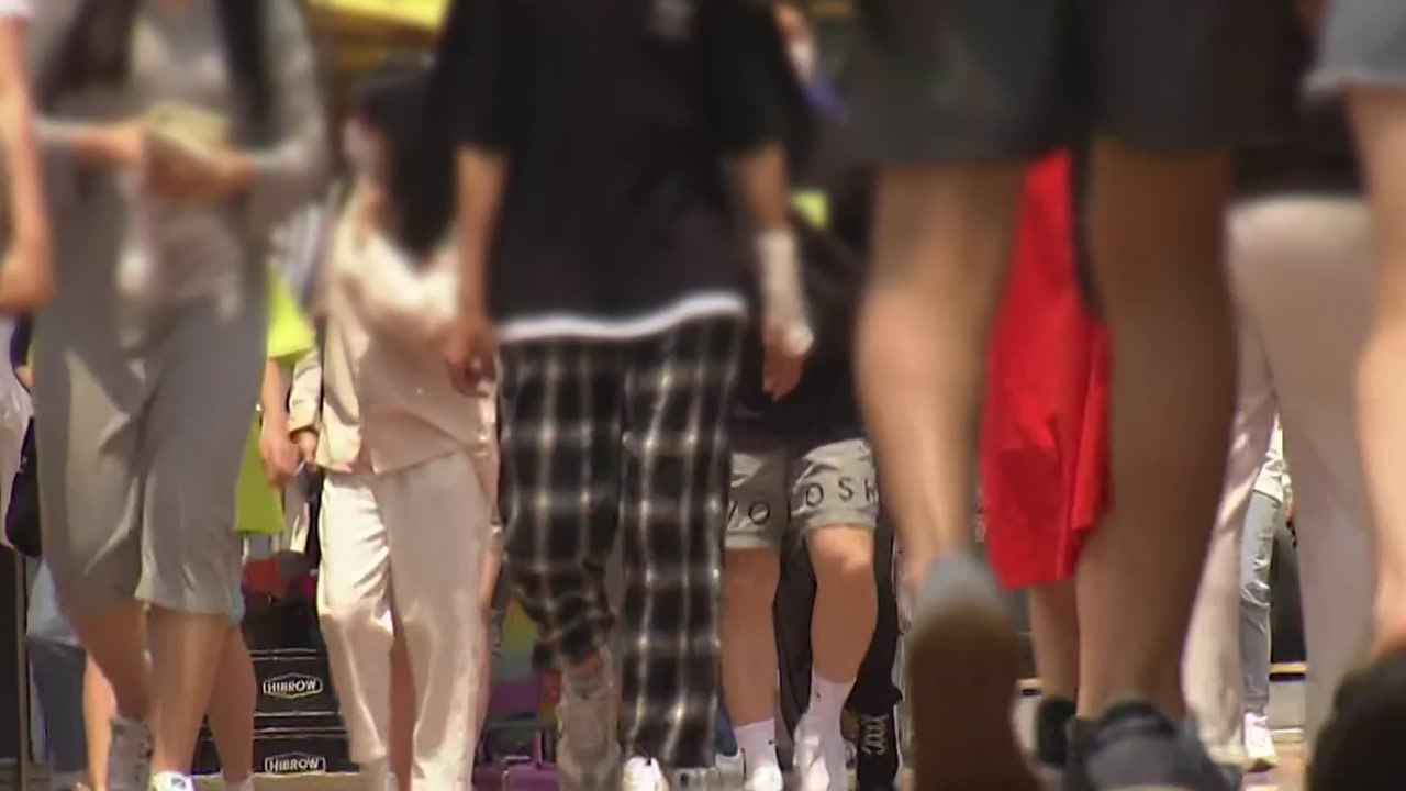 [뉴스라이브] 코로나 재유행 정점 이달 안에 지날수도...휴가철이 변수 / YTN