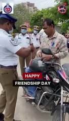 திடீரென வண்டியை மறித்து.. வாகன ஓட்டிகளை நெகிழ வைத்த சென்னை டிராஃபிக் போலீசார்!