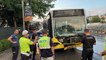 Üsküdar'da İETT otobüsü kaza yaptı