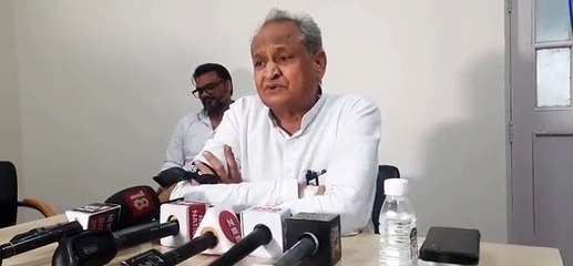 सीएम गहलोत के बयान पर ओएसडी लोकेश शर्मा को क्यों देनी पड़ी सफाई?