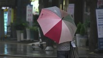 [날씨] 중부 최고 350mm↑ 폭우...남부 무더위 속 소나기 / YTN