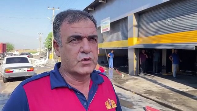 Son dakika haber | Küçük Sanayi Sitesi'nde çıkan yangına müdahale eden itfaiye eri yaralandı