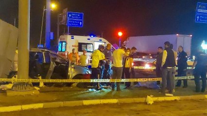 Kamyonla otomobil çarpıştı, aile dağıldı