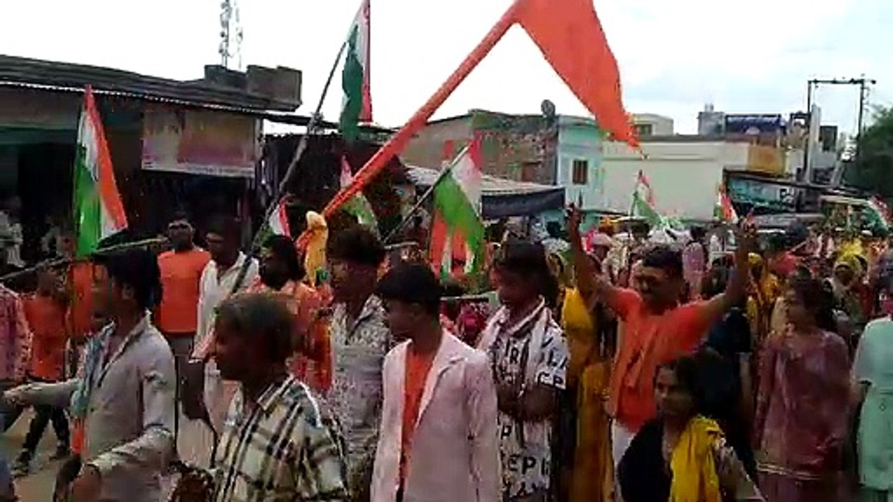 Video : जोरशोर से निकाली कावड़ यात्रा,  तिरंगा लेकर निकले श्रद्धालु