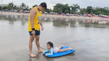 Sonfai Family - Main di Pantai, Semuanya Senang Sekali!