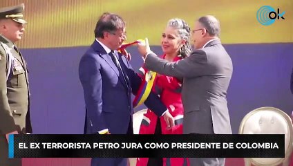 El ex terrorista Petro jura como presidente de Colombia