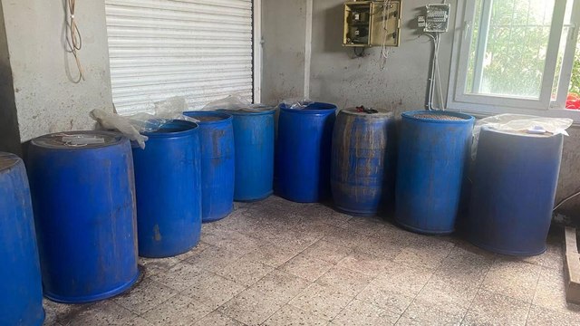 Adana’da bin 40 litre sahte içki ile bin 120 litre etil alkol ele geçirildi