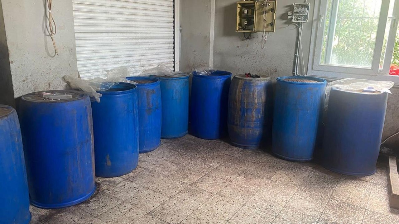 Adana’da bin 40 litre sahte içki ile bin 120 litre etil alkol ele geçirildi