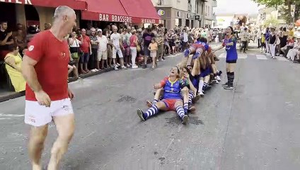 LES RAMBAILLEUSES DEFILENT DANS SAINT GIRONS DEVANT 25000 SPECTATEURS