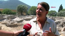 Ulucak Höyüğü'nde 7 bin 800 yıllık kadın figürlü heykel bulundu