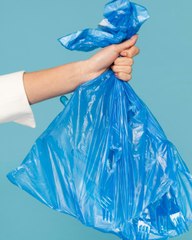 Balenciaga : le nouveau modèle de la marque ressemble à un sac poubelle, mais il coûte une fortune - F (1)