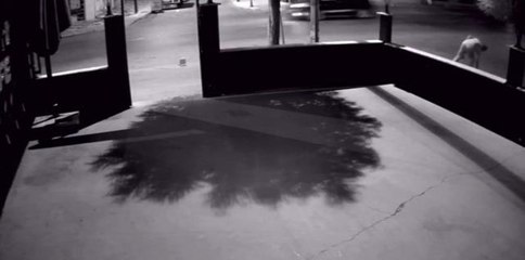 Yerde bulduğu içi para dolu cüzdanı düşünmeden böyle aldı