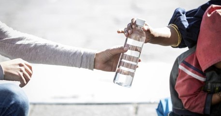 Pendant la canicule, les maraudes se multiplient partout en France pour aider les sans-abri