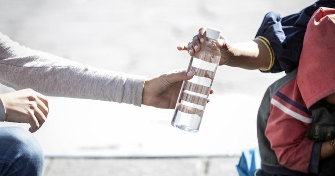 Pendant la canicule, les maraudes se multiplient partout en France pour aider les sans-abri