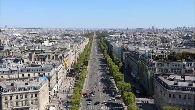 Paris : une jeune Américaine violée par un SDF dans des toilettes, le suspect interpellé (1)